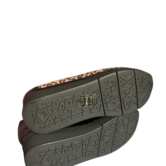 Leopard Print Women's Platform Ballet Flats - Picture 4 of 4